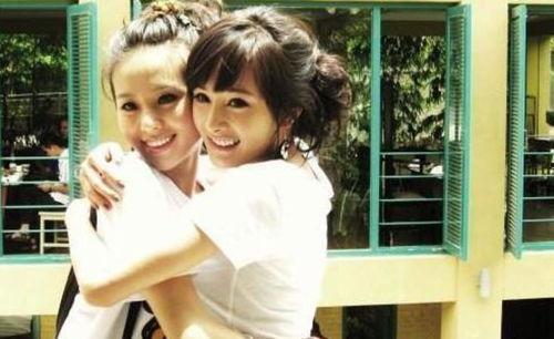 胸咚明星亲密,揭秘娱乐圈的亲密瞬间