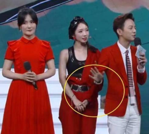 明星牵手尴尬,明星牵手现场尴尬瞬间大盘点